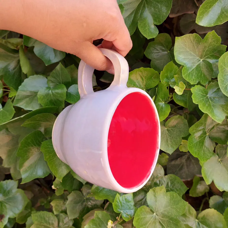 Taza de gres esmaltada en verde, hecha a mano en Conocerámica